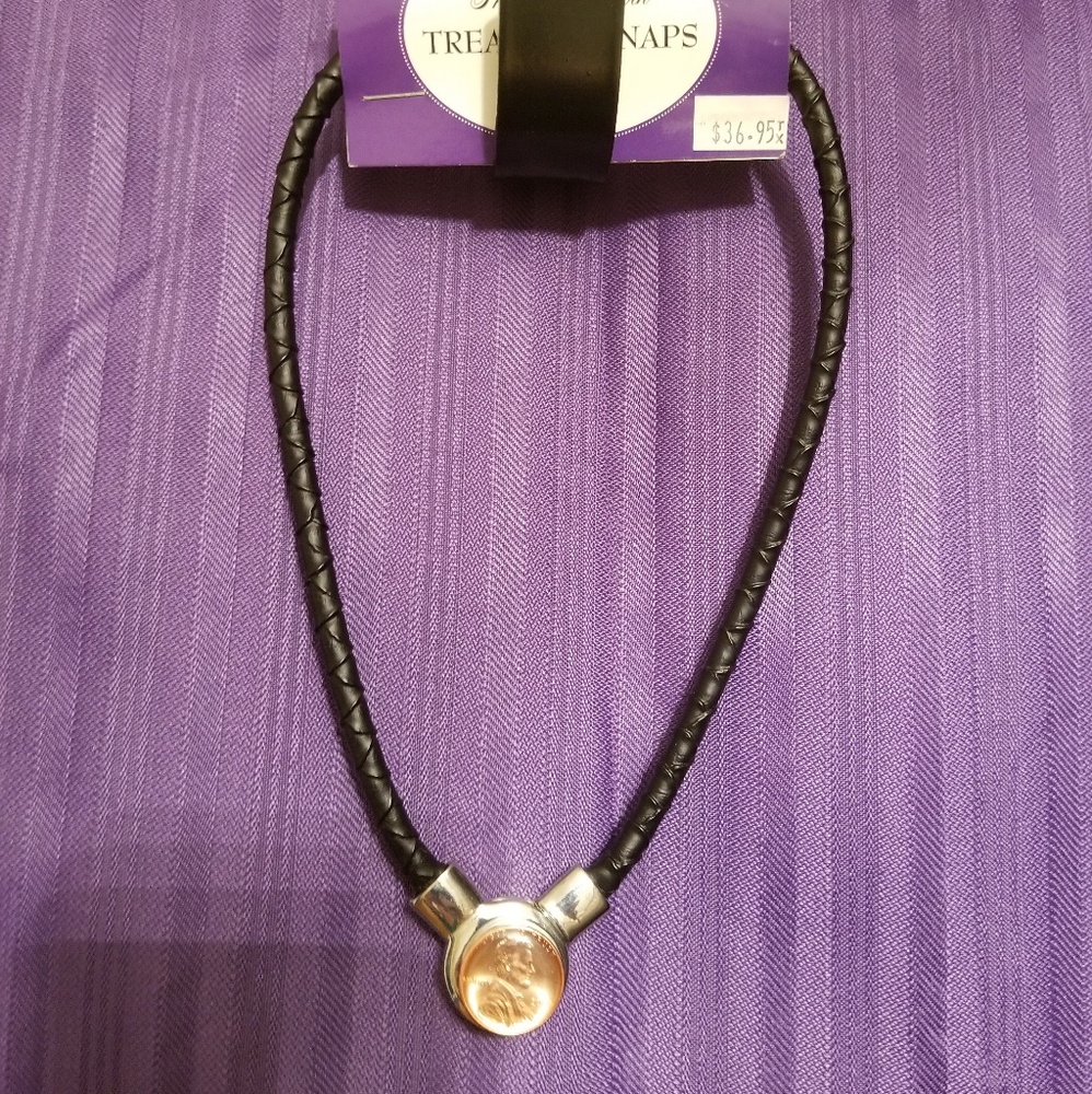 Treasure snap necklace